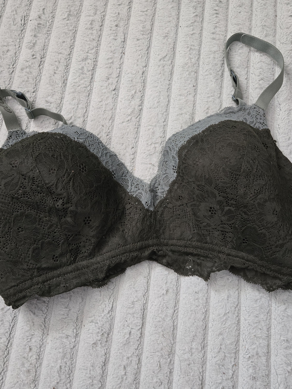aerie Lace Underwire Bra in Olive Green with Light Gray Trim